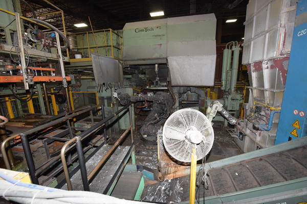 Detailed Pictures of Ube Cold Chamber Die Casting Machine DCMP-4133