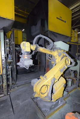 Detailed Pictures of Toshiba Cold Chamber Die Casting Machine DCMP-4163 Detailed Pictures of Toshiba Cold Chamber Die Casting Machine DCMP-4163