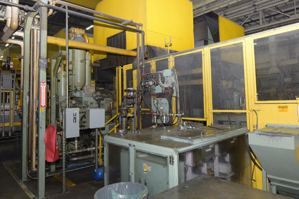 Detailed Pictures of Toshiba Cold Chamber Die Casting Machine DCMP-4163 Detailed Pictures of Toshiba Cold Chamber Die Casting Machine DCMP-4163