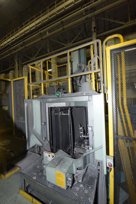 Detailed Pictures of Toshiba Cold Chamber Die Casting Machine DCMP-4163 Detailed Pictures of Toshiba Cold Chamber Die Casting Machine DCMP-4163