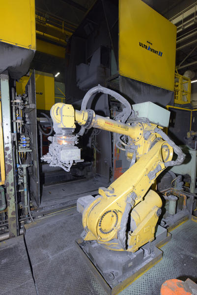 Detailed Pictures of Toshiba Cold Chamber Die Casting Machine DCMP-4163 Detailed Pictures of Toshiba Cold Chamber Die Casting Machine DCMP-4163