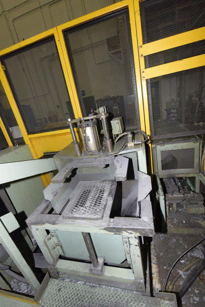 Detailed Pictures of Toshiba Cold Chamber Die Casting Machine DCMP-4163 Detailed Pictures of Toshiba Cold Chamber Die Casting Machine DCMP-4163