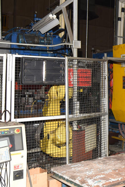 Picture of Fanuc Robotics Six Axis Foundry Rated Industrial Robot with Extractor Package/Gripper for Extracting Die Castings DCMP-4203
