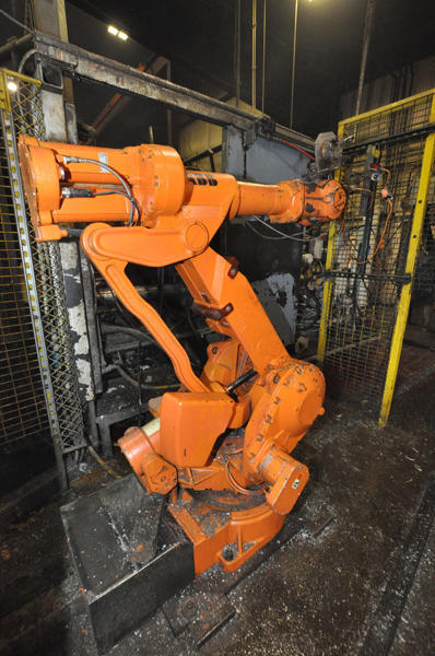 Picture of ABB IRB 4400/60 Six Axis Foundry Rated Industrial Robot with Extractor Package/Gripper for Extracting Die Castings For_Sale DCMP-4276