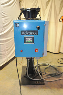 La Foto De Advance Products Cuchara Automática Multienlace para Operaciones de Fundición a Presión y de Fundición de Aluminio y Latón no Ferrosos DCMP-4370