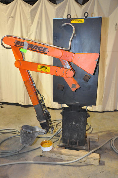 Fotos Detalladas de Advance Products Cucharón Automático para la Fundición y el Fundición a Presión DCMP-4370