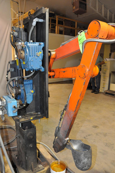 Fotos Detalladas de Advance Products Cucharón Automático para la Fundición y el Fundición a Presión DCMP-4370