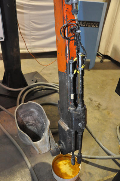 Fotos Detalladas de Advance Products Cucharón Automático para la Fundición y el Fundición a Presión DCMP-4370