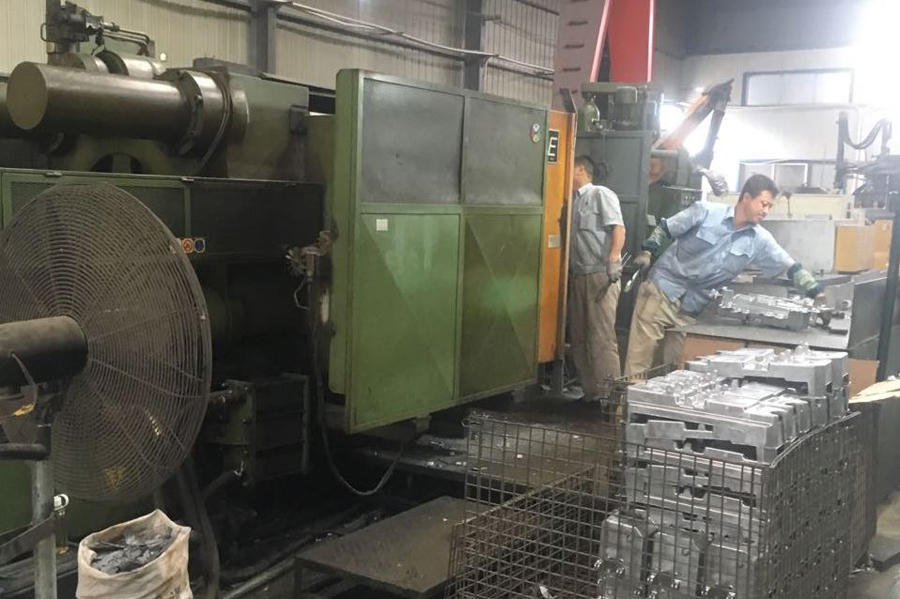 Detailed Pictures of Italpresse Cold Chamber Die Casting Machine DCMP-4380