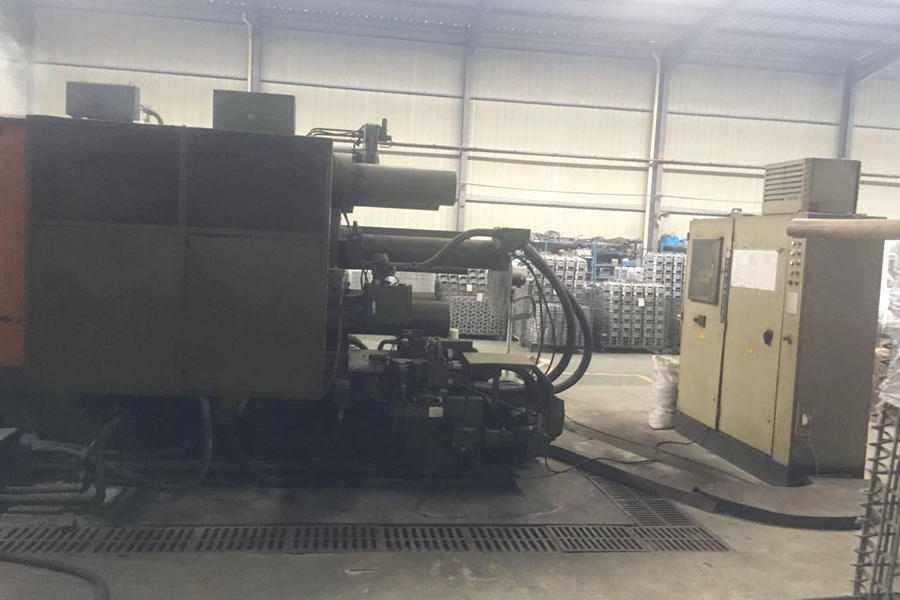 Detailed Pictures of Italpresse Cold Chamber Die Casting Machine DCMP-4380