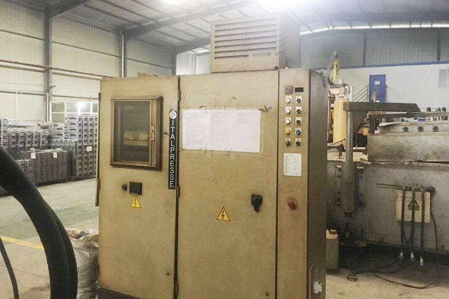 Detailed Pictures of Italpresse Cold Chamber Die Casting Machine DCMP-4380