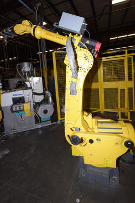 Picture of Fanuc Robotics Six Axis Industrial Robot with Extractor Package/Gripper For Extracting Die Castings DCMP-4389