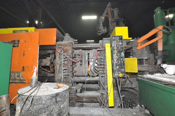 Detailed Pictures of Toshiba Cold Chamber Die Casting Machine DCMP-4502 Detailed Pictures of Toshiba Cold Chamber Die Casting Machine DCMP-4502