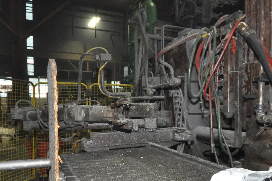 Detailed Pictures of Toshiba Cold Chamber Die Casting Machine DCMP-4502 Detailed Pictures of Toshiba Cold Chamber Die Casting Machine DCMP-4502