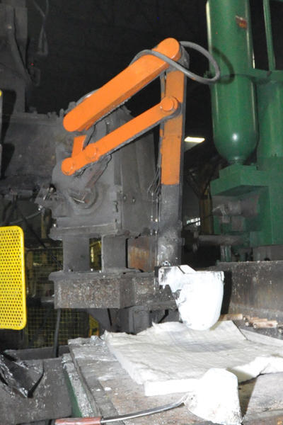 Detailed Pictures of Toshiba Cold Chamber Die Casting Machine DCMP-4502 Detailed Pictures of Toshiba Cold Chamber Die Casting Machine DCMP-4502