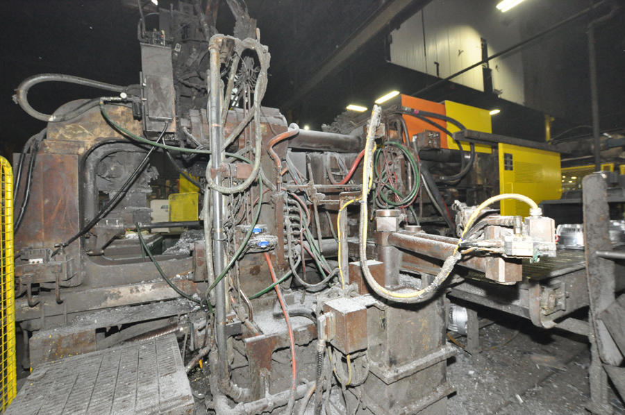 Detailed Pictures of Toshiba Cold Chamber Die Casting Machine DCMP-4502 Detailed Pictures of Toshiba Cold Chamber Die Casting Machine DCMP-4502