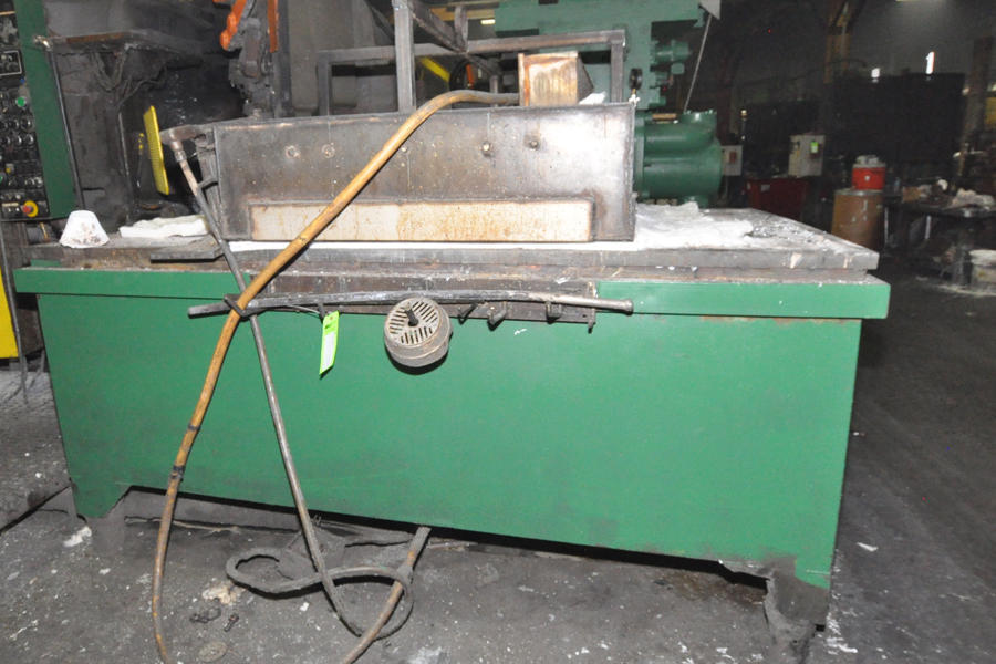 Detailed Pictures of Toshiba Cold Chamber Die Casting Machine DCMP-4502 Detailed Pictures of Toshiba Cold Chamber Die Casting Machine DCMP-4502