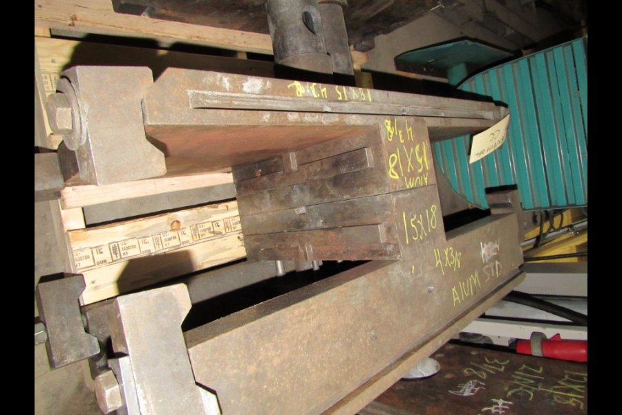 Detailed Pictures of DME Standard Duty, Double Unit, Cold Chamber Aluminum master unit die holder DCMP-4633