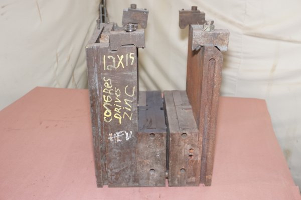 Detailed Pictures of DME Standard Duty, Single Unit, Hot Chamber Zinc master unit die holder DCMP-4714