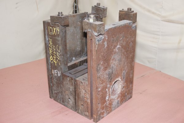 Detailed Pictures of DME Standard Duty, Single Unit, Hot Chamber Zinc master unit die holder DCMP-4714