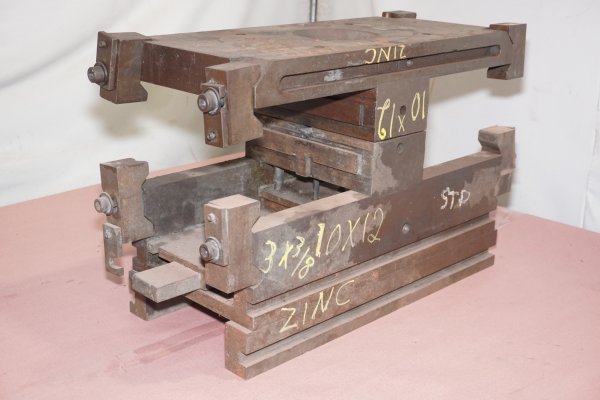 Picture of DME Standard Duty, Double Unit, Hot Chamber Zinc master unit die holder DCMP-4720