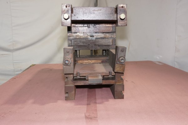 Detailed Pictures of DME Standard Duty, Double Unit, Hot Chamber Zinc master unit die holder DCMP-4720