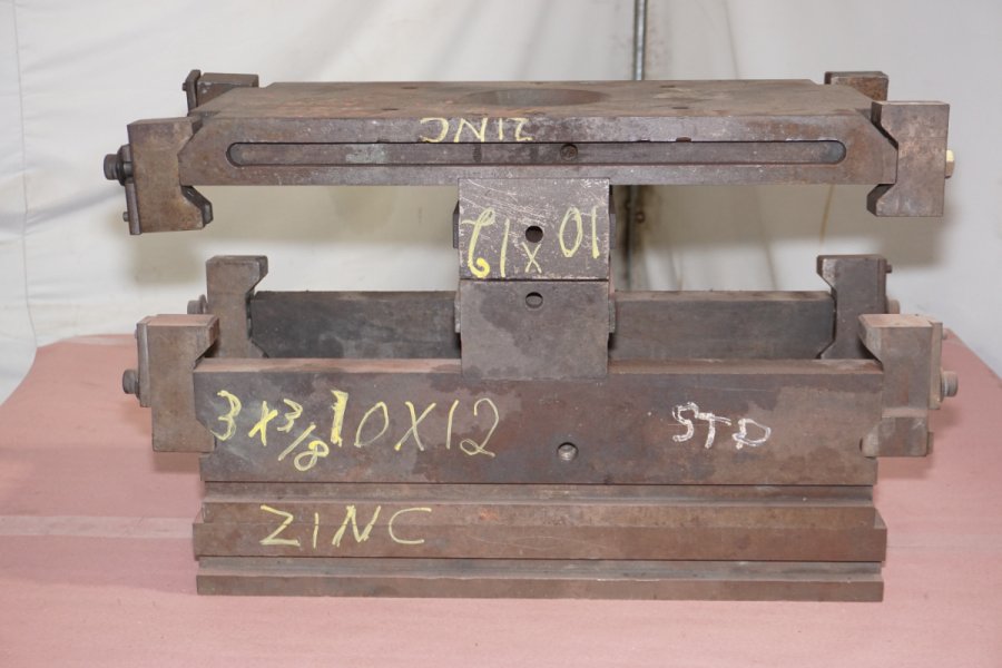 Detailed Pictures of DME Standard Duty, Double Unit, Hot Chamber Zinc master unit die holder DCMP-4720