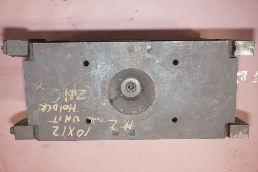 Detailed Pictures of DME Standard Duty, Double Unit, Hot Chamber Zinc master unit die holder DCMP-4720