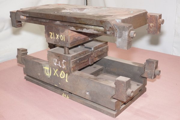 Detailed Pictures of DME Standard Duty, Double Unit, Hot Chamber Zinc master unit die holder DCMP-4721