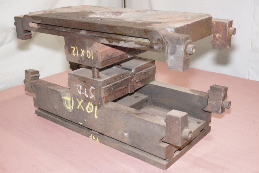 Detailed Pictures of DME Standard Duty, Double Unit, Hot Chamber Zinc master unit die holder DCMP-4721