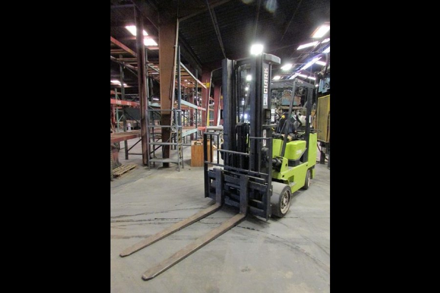 Detailed Pictures of Clark Forklift DCMP-4730 Detailed Pictures of Clark Forklift DCMP-4730