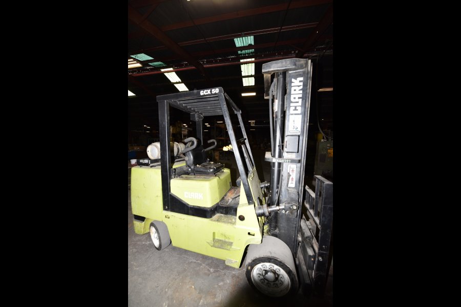 Detailed Pictures of Clark Forklift DCMP-4730 Detailed Pictures of Clark Forklift DCMP-4730