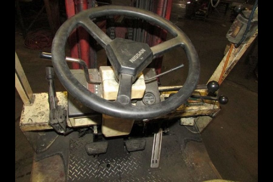 Detailed Pictures of Nissan Forklift DCMP-4732 Detailed Pictures of Nissan Forklift DCMP-4732