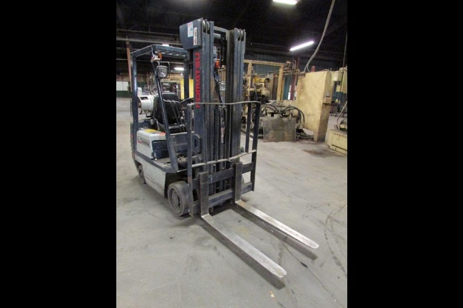 Detailed Pictures of Komatsu Forklift DCMP-4733 Detailed Pictures of Komatsu Forklift DCMP-4733