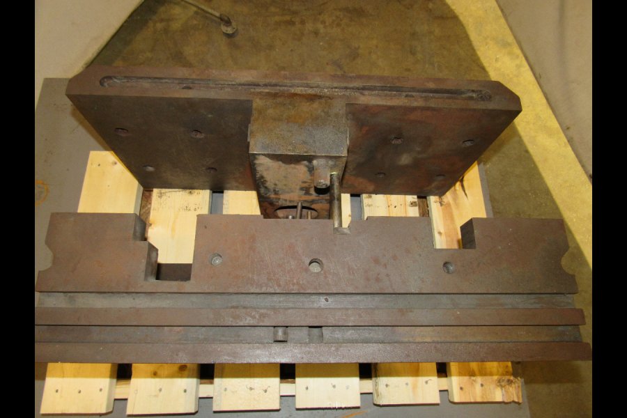 Detailed Pictures of DME Standard Duty, Double Unit, Cold Chamber Aluminum master unit die holder DCMP-4883