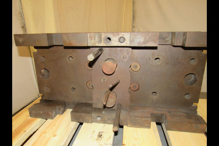 Detailed Pictures of DME Standard Duty, Double Unit, Cold Chamber Aluminum master unit die holder DCMP-4883