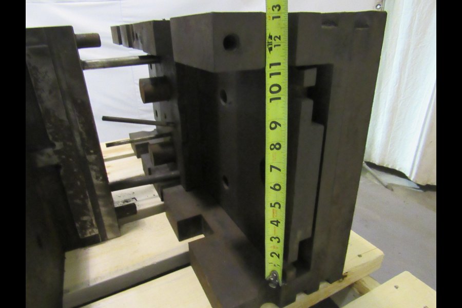 Detailed Pictures of DME Standard Duty, Double Unit, Cold Chamber Aluminum master unit die holder DCMP-4883