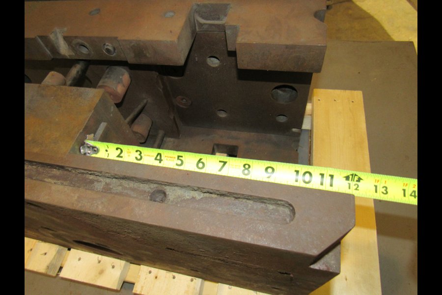 Detailed Pictures of DME Standard Duty, Double Unit, Cold Chamber Aluminum master unit die holder DCMP-4883