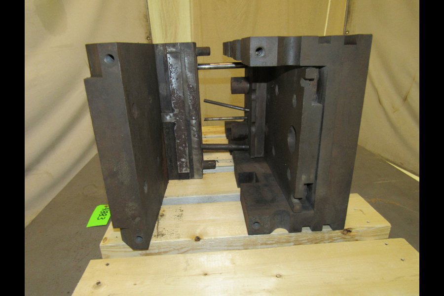 Detailed Pictures of DME Standard Duty, Double Unit, Cold Chamber Aluminum master unit die holder DCMP-4883