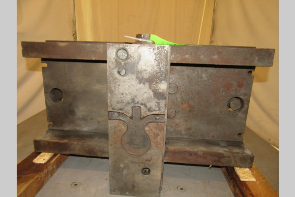 Detailed Pictures of DME Standard Duty, Double Unit, Cold Chamber Aluminum master unit die holder DCMP-4885