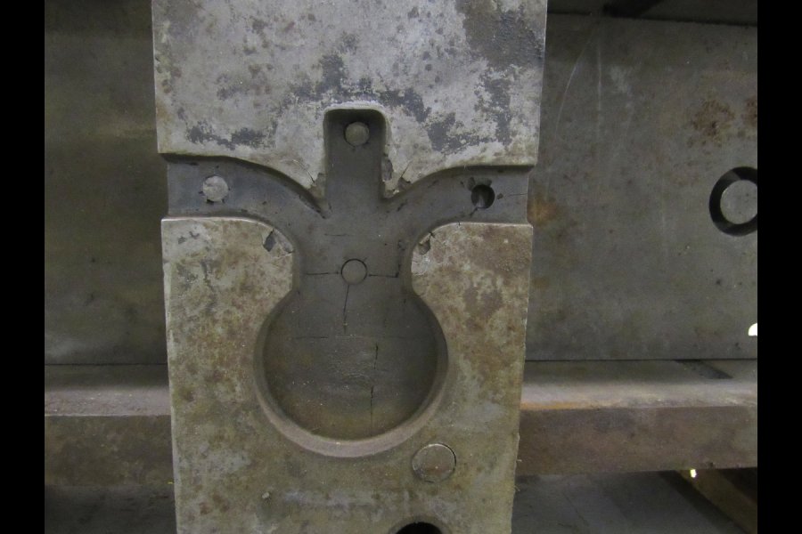 Detailed Pictures of DME Standard Duty, Double Unit, Cold Chamber Aluminum master unit die holder DCMP-4885