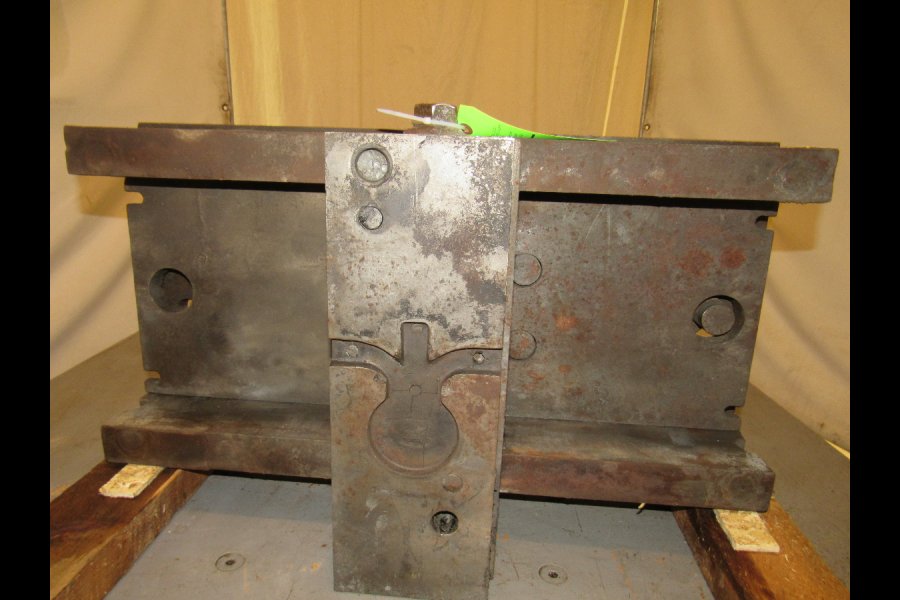 Detailed Pictures of DME Standard Duty, Double Unit, Cold Chamber Aluminum master unit die holder DCMP-4885