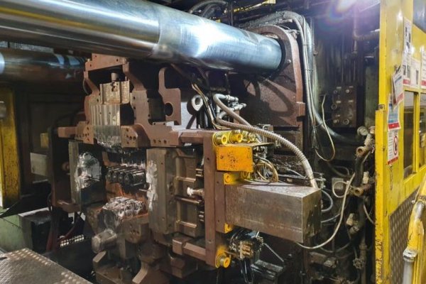 Detailed Pictures of Ube Cold Chamber Die Casting Machine DCMP-4904 Detailed Pictures of Ube Cold Chamber Die Casting Machine DCMP-4904