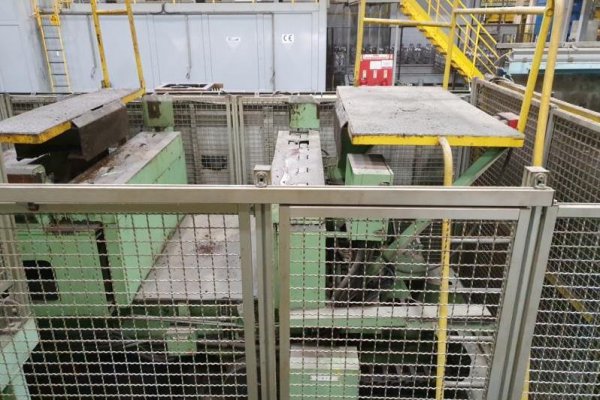 Detailed Pictures of Ube Cold Chamber Die Casting Machine DCMP-4904 Detailed Pictures of Ube Cold Chamber Die Casting Machine DCMP-4904