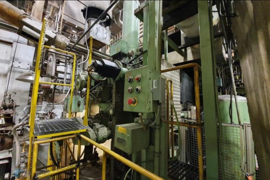 Detailed Pictures of Ube Cold Chamber Die Casting Machine DCMP-4904 Detailed Pictures of Ube Cold Chamber Die Casting Machine DCMP-4904