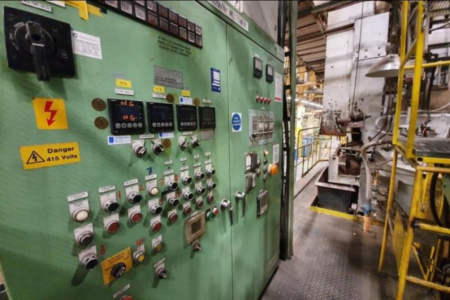 Detailed Pictures of Ube Cold Chamber Die Casting Machine DCMP-4904 Detailed Pictures of Ube Cold Chamber Die Casting Machine DCMP-4904