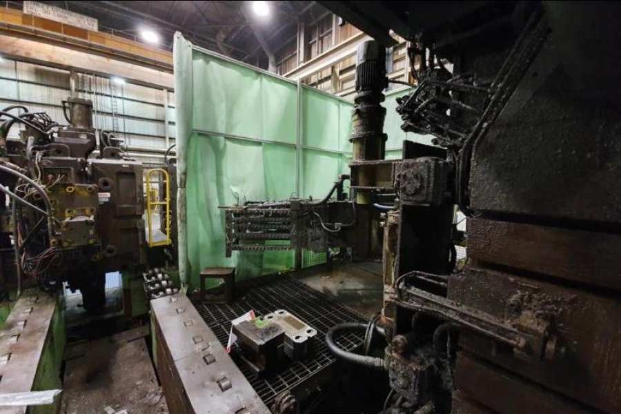 Detailed Pictures of Ube Cold Chamber Die Casting Machine DCMP-4904 Detailed Pictures of Ube Cold Chamber Die Casting Machine DCMP-4904
