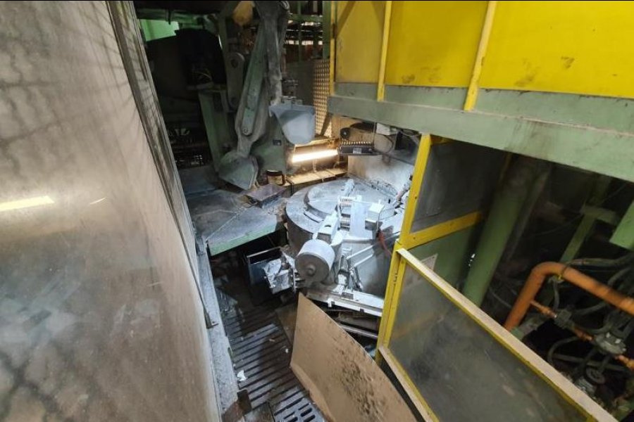 Detailed Pictures of Ube Cold Chamber Die Casting Machine DCMP-4904 Detailed Pictures of Ube Cold Chamber Die Casting Machine DCMP-4904