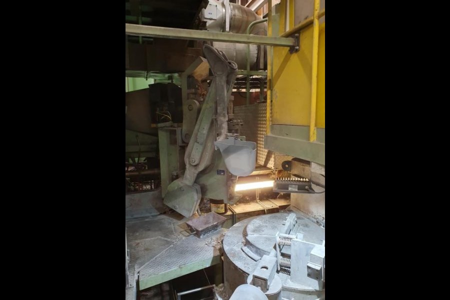 Detailed Pictures of Ube Cold Chamber Die Casting Machine DCMP-4904 Detailed Pictures of Ube Cold Chamber Die Casting Machine DCMP-4904