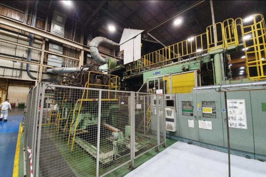 Detailed Pictures of Ube Cold Chamber Die Casting Machine DCMP-4904 Detailed Pictures of Ube Cold Chamber Die Casting Machine DCMP-4904
